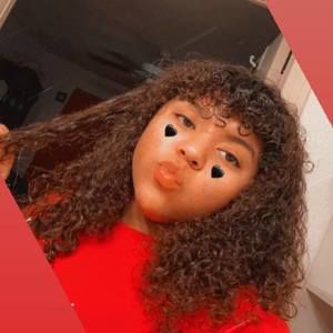 Meet your Posher, Dominique